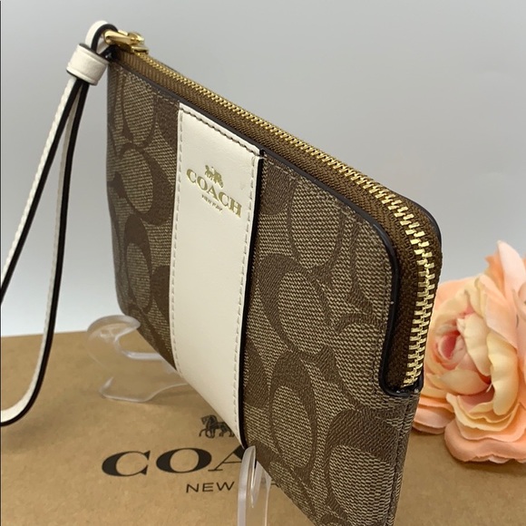 COACH Corner Zip Wristlet In Signature Canvas - Picture 5 of 8
